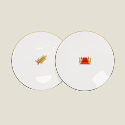 Set of 2 Beefbar x Bernardaud plates with golden palm and red carpet emojis